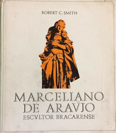 Arte & Sociedade. "Nele [no livro] se analisa a actividade de um artista bracarense até agora practicamente ignorado, Marceliano de Araújo, artista que ocupou um lugar de destaque na evolução da talha setecentista de Entre-Douro-e-Minho". Obra profusamente ilustrada com fotogravuras e com um resumo em inglês.