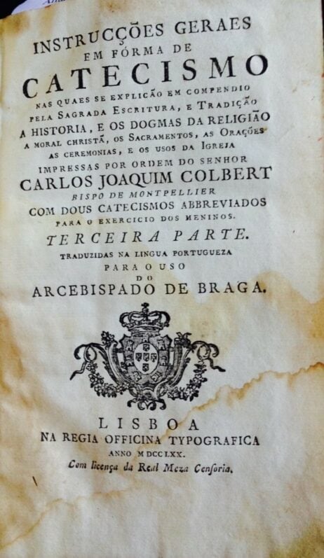 Instrucções Geraes em fórma de Catecismo: nas quaes se explicão em compendio pela Sagrada Escritura, e Tradição, a historia, e os dogmas da religião, a moral christã, os Sacramentos, as Orações, as ceremonias, e os usos da Igreja