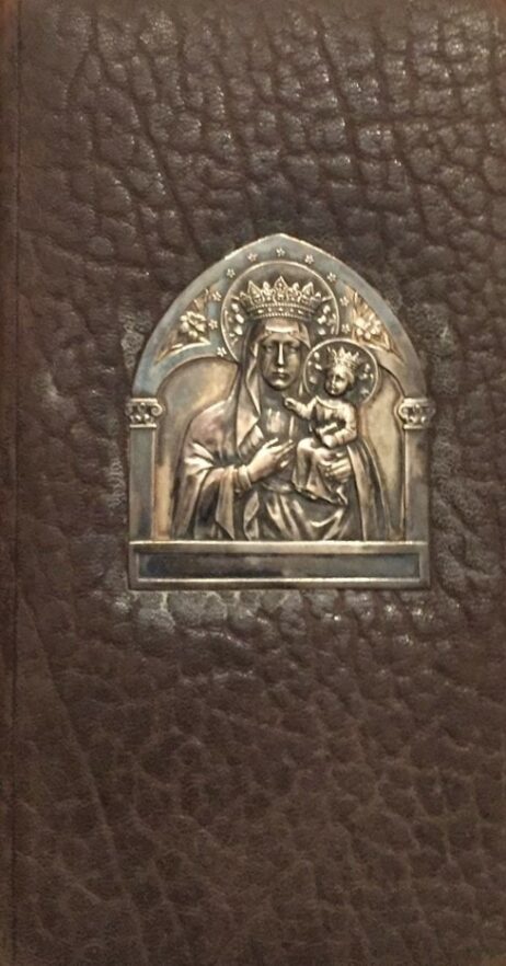 Officio do Domingo - Devocionario em que se contêm as orações e exercicios proprios para assistir ao Sacrificio da Missa, Vesperas, etc.
